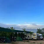 Demi Camping