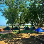 Demi Camping